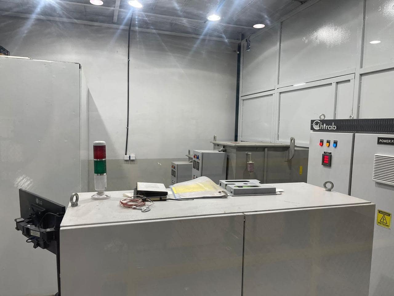 Control desk and instrumentation in the test laboratory